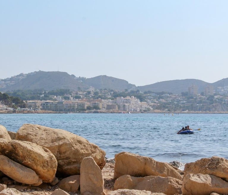 Conoce las mejores calas de Moraira