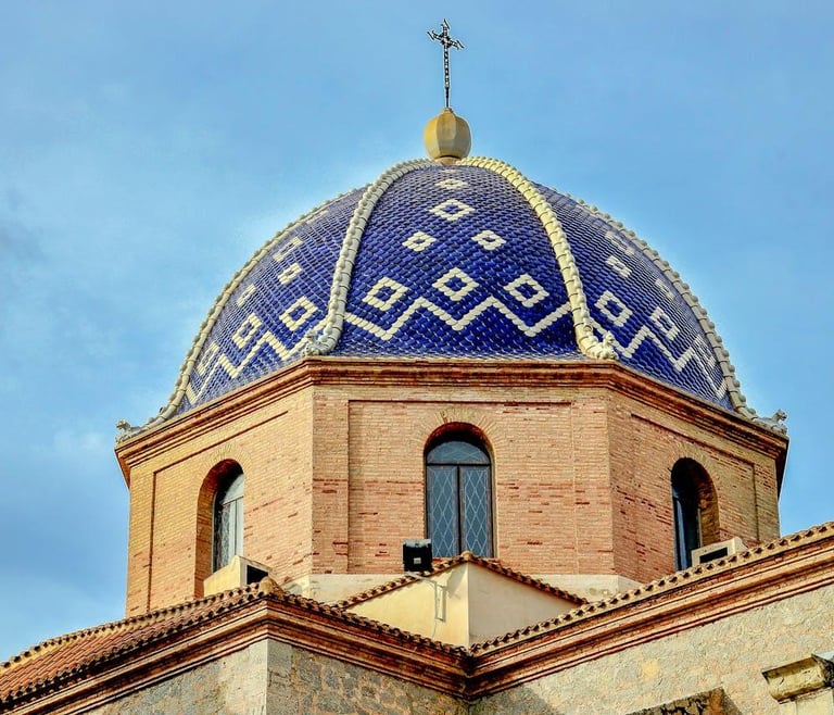 Iglesia de nuestra señora del consuelo en Altea: icono mediterráneo